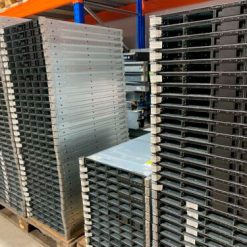 NETAPP DS2246 24SFF 2X111-00190+B0 +24 CADDIES+ 2XPSU 114-00065.
ENVIO RAPIDO, FACTURA DISPONIBLE, CAJA REFORZADA, VENDEDOR PROFESIONAL